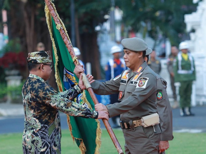 Rombongan Kirab Pataka Jatim Disambut Tari Gandrung Saat Sampai di Banyuwangi