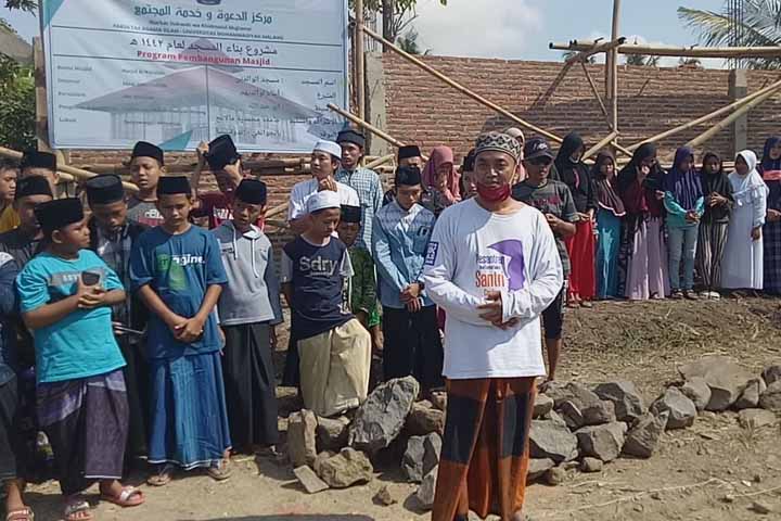 Markaz Dakwah FAI UMM Bantu Bangun Masjid di Banyuwangi