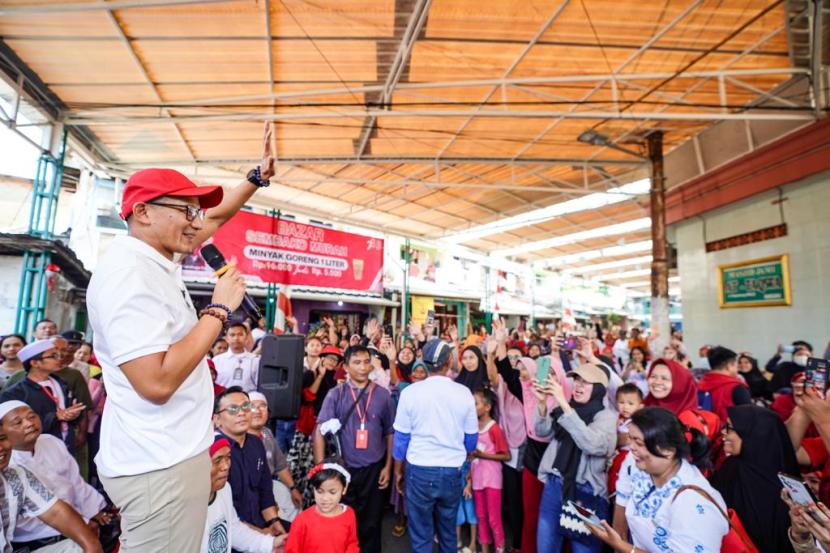 Menparekraf Salurkan Bantuan Modal Usaha Untuk Disabilitas Manggarai