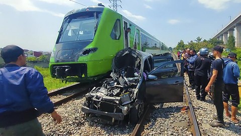 Korban Tabrakan Kereta Feeder Whoosh Bertambah