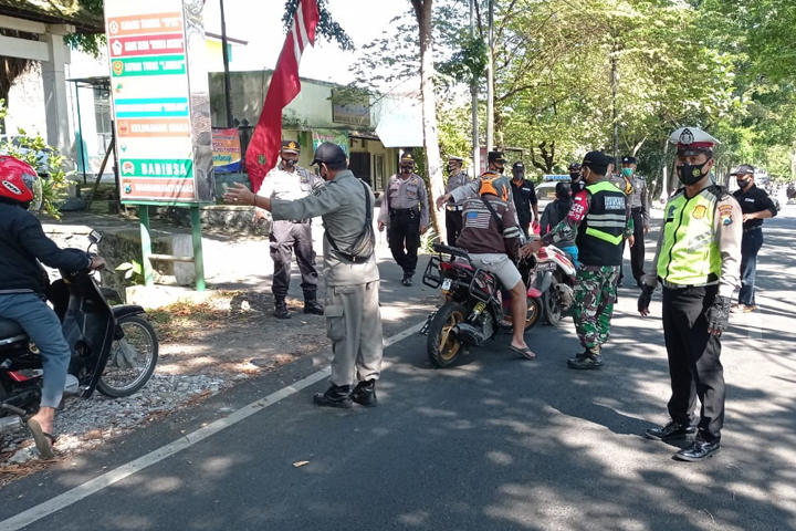 Pengendara Tak Bermasker Dapat Sanksi Sosial