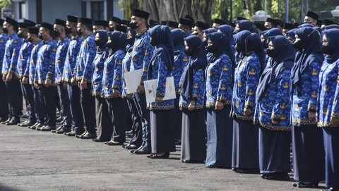 Jokowi Anggarkan Kenaikan Gaji PNS dan Pensiunan Untuk Tahun Depan