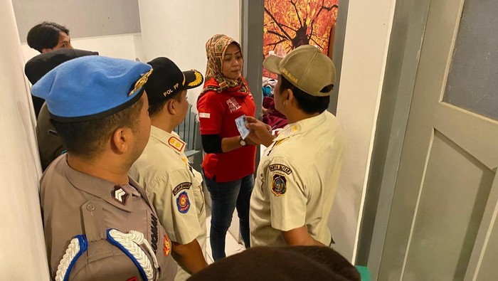 Satpol PP Ciduk 7 Pasangan Bukan Suami Istri Saat Razia Kos Di Blitar