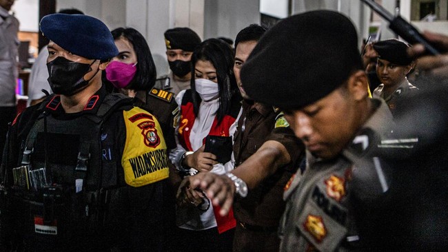 Putri Candrawathi Resmi Masuk Ke Lapas Pondok Bambu