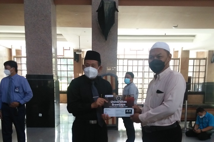 UB Beri Santunan Anak Yatim Rp1 Miliar