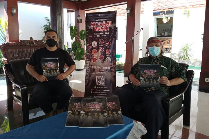 Buku Empat Dekade Sejarah Musik Kota Malang Era 60-90 Dilaunching