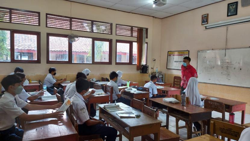 Pemprov Jatim Buka Hotline Aduan Seragam Dan Sumbangan Sekolah