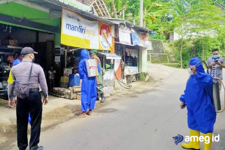 Meski Zona Hijau, Pemdes Darsono Gencar Penyemprotan Disinfektan