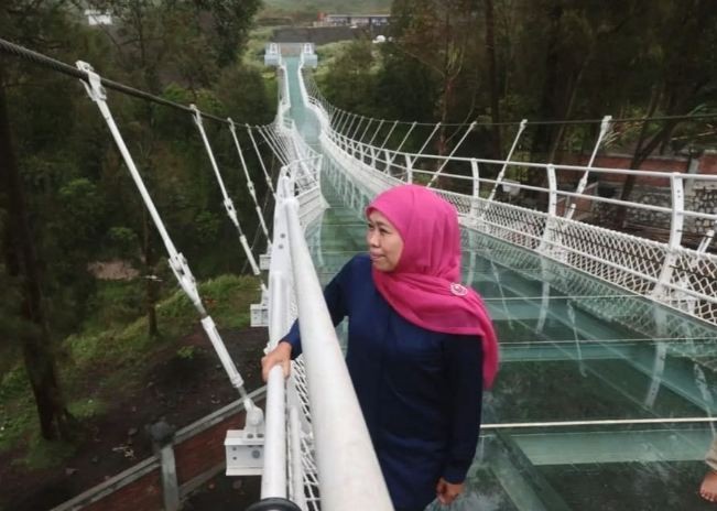 Pembuatan Jembatan Kaca Bromo Capai Belasan Miliar