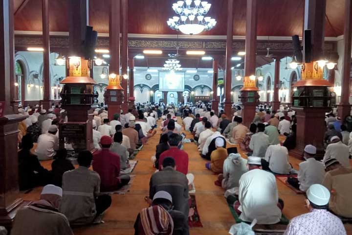 Jamaah Membludag, Penerapan Prokes DI Masjid Jami’ Ketat