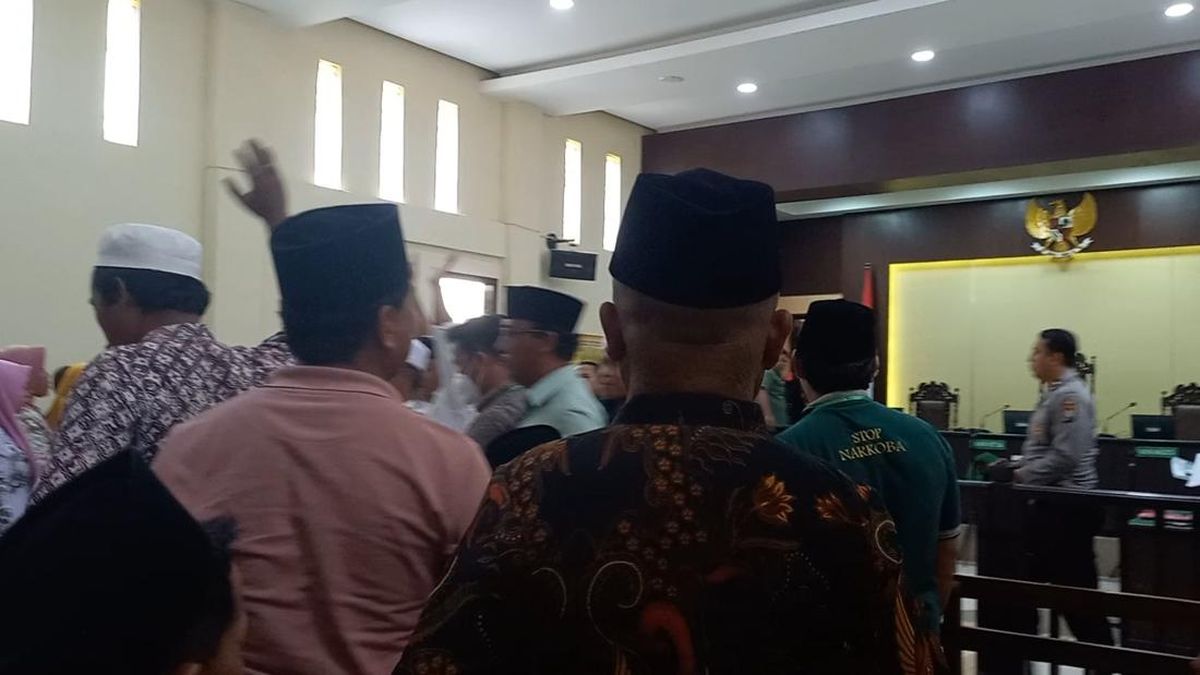 Terjadi Kegaduhan Jelang Sidang Tuntutan Wakil Ketua DPRD Sampang