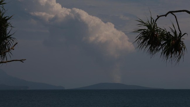 Semburan Anak Krakatau Capai Ribuan Meter