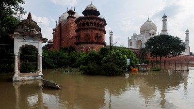 Taj Mahal Terancam Tenggelam Imbas Sungai Yamuna Meluap