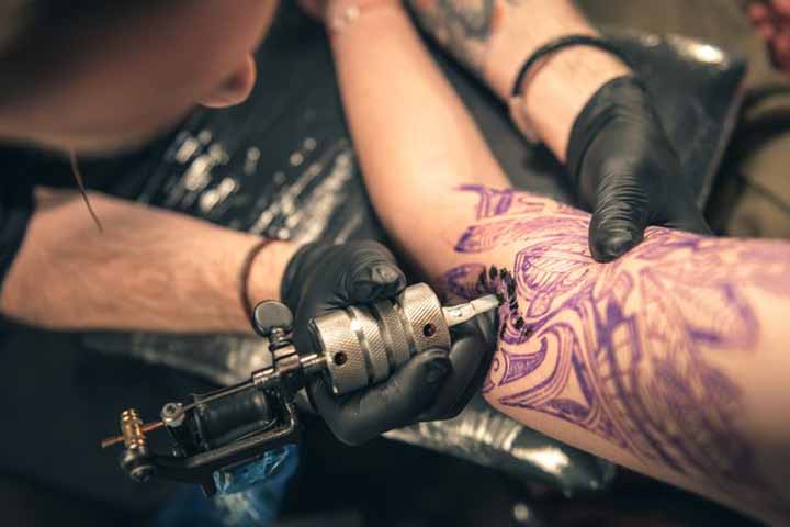 Awas Jangan Asal Tatto! Ancaman Penyakit Mematikan Mengintai