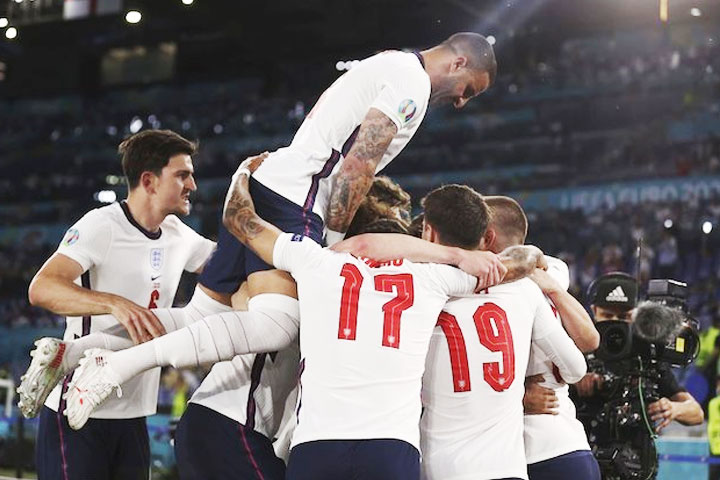 Three Lions Pantas Jadi The Lion King