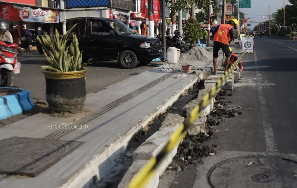 Paket Proyek Trotoar di Kota Mojokerto Dilelang Ulang