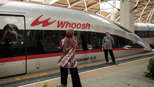 Kereta Cepat Whoosh Sediakan Pemesanan Tiket Rombongan Via WhatsApp