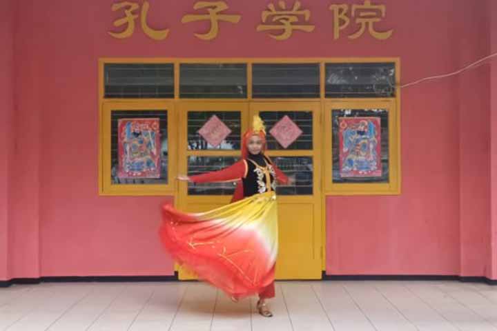 Tampilkan Xinjiang Meigui, Mahasiswi UM Raih Juara Internasional